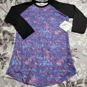Gorgeous Lularoe Randy tee